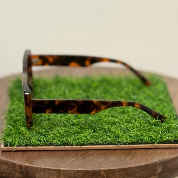 Tortoise Shell Sunglasses - Picture 7 of 9